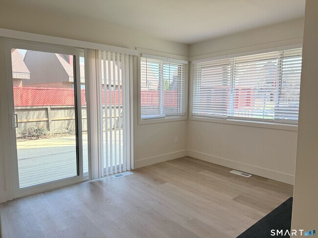 Foto del edificio - 108 Montoya Dr