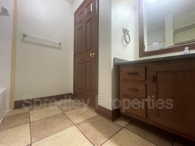 Foto del edificio - 1033 N Wall St
