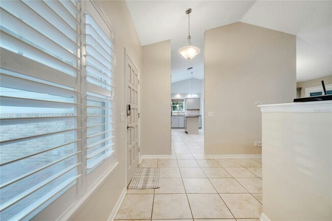 Building Photo - 755 Oak Terrace