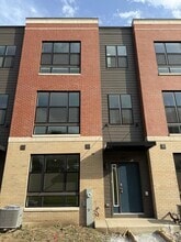 Building Photo - 347 Summit Cir