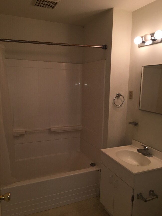 Foto del edificio - 1 Bed / 1 Bath Unit - Prime Location!