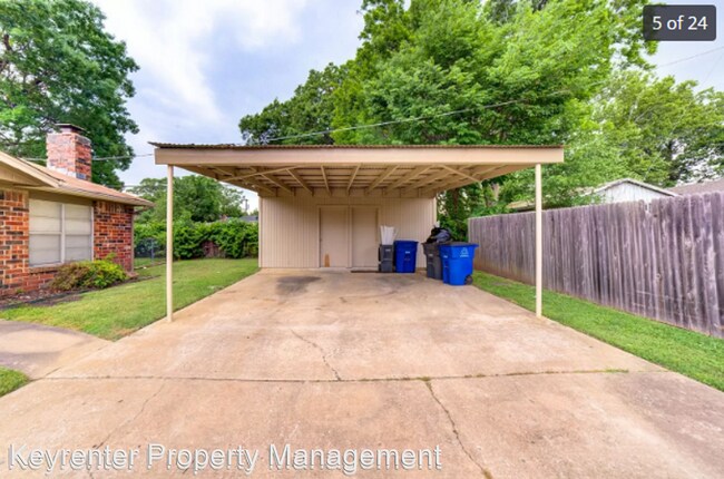 Building Photo - 2 br, 1.5 bath House - 3228 E 47th St