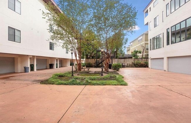 Foto del edificio - 1704 Montrose Blvd