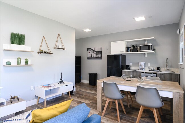 Foto del edificio - 1020 N Victoria Park Rd