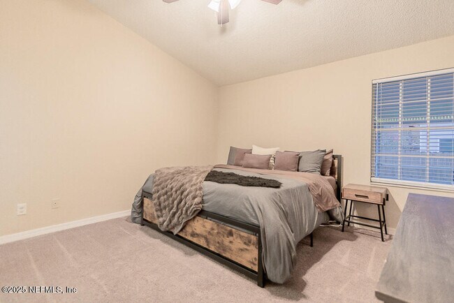 Foto del edificio - 11060 Wandering Oaks Dr