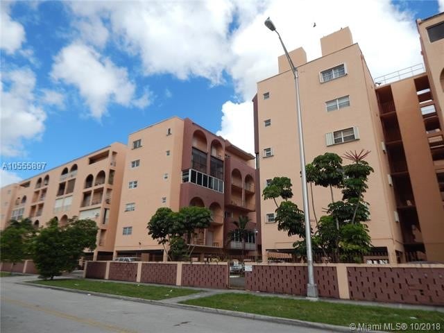 Building Photo - 460 E 23rd St