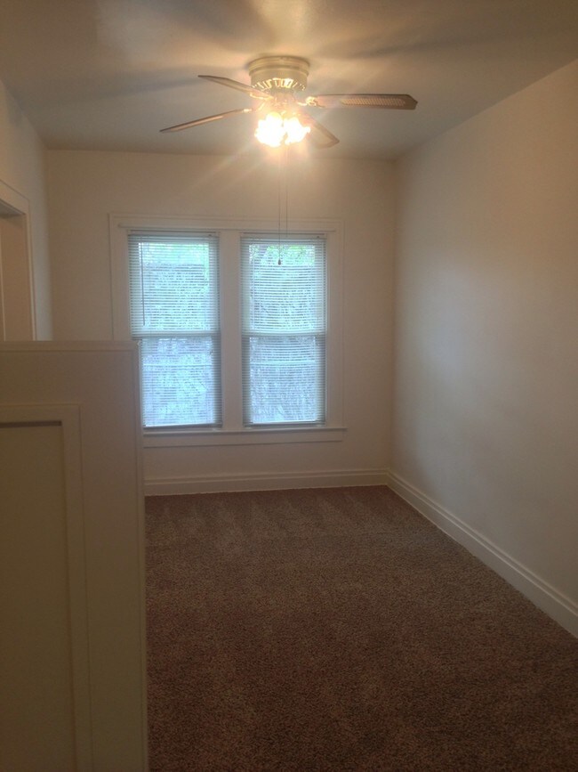Building Photo - 449 Rhoads Ave