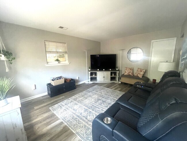 Foto del edificio - 2217 Oak St