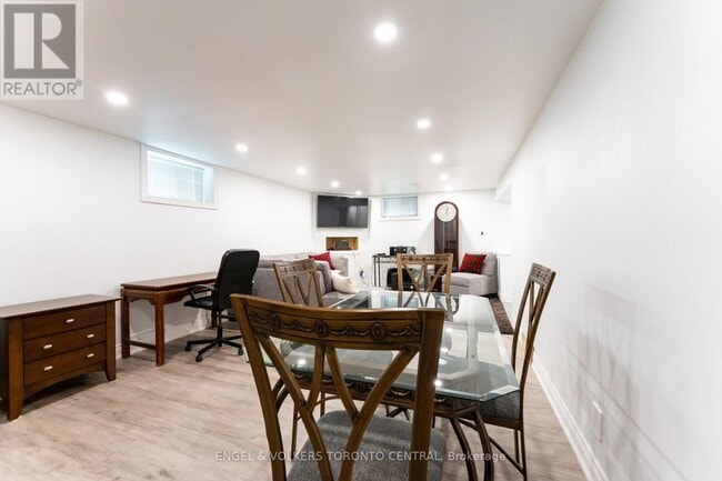 Building Photo - 767 Phillip Murray Ave