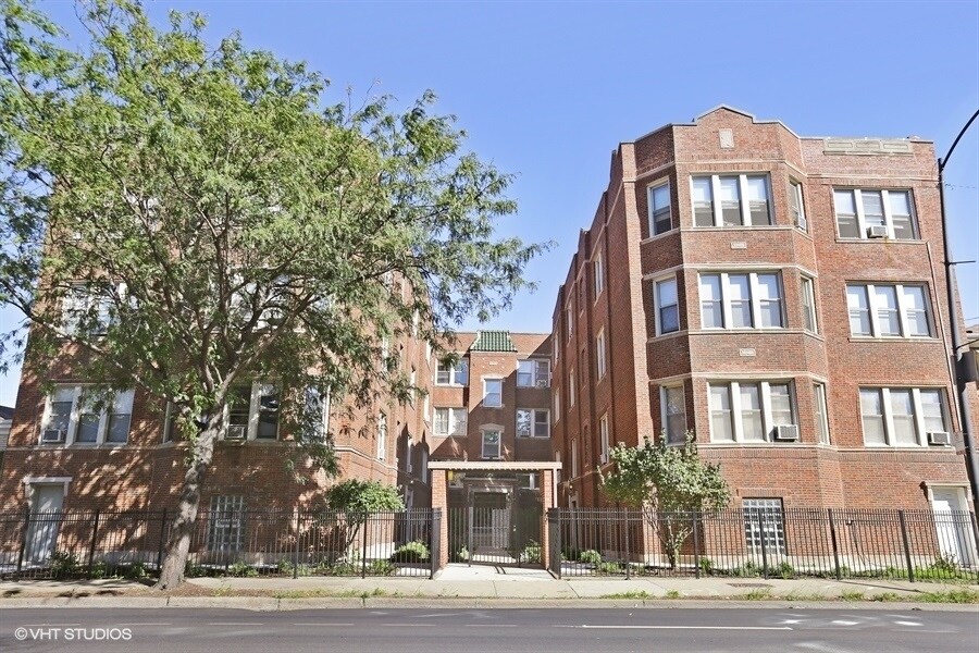 Primary Photo - 2452 W Addison St