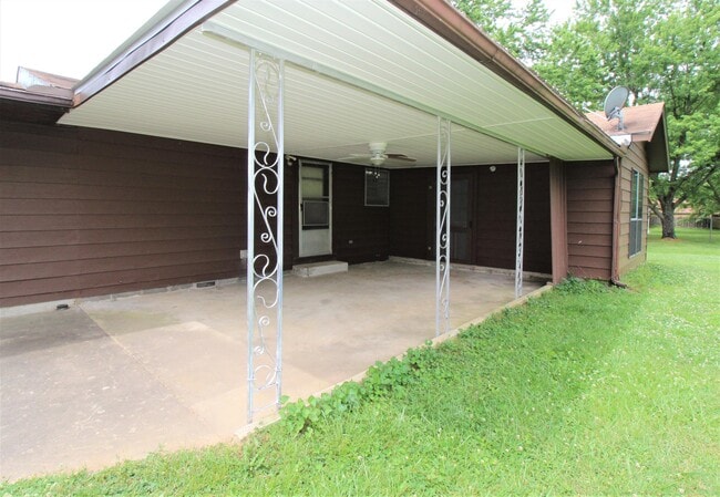 Building Photo - 2582 E Wyman Rd
