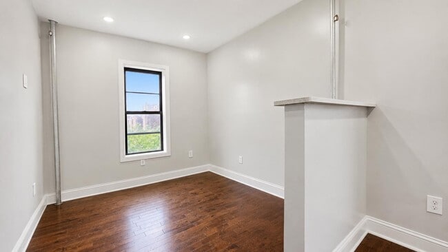 Foto del edificio - 2254 5th Ave