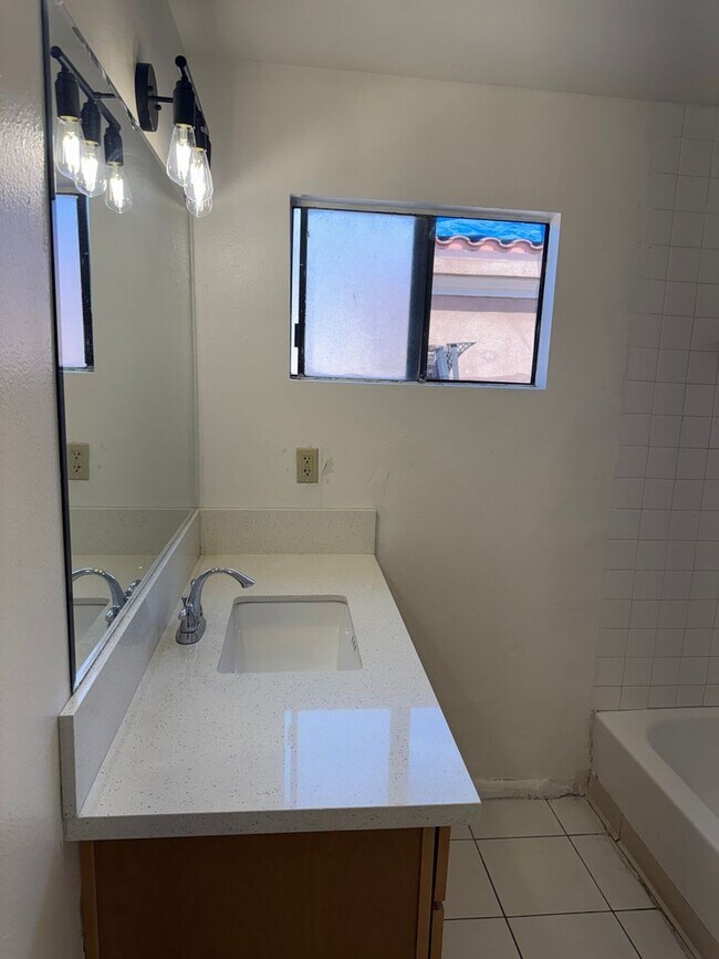 Foto del edificio - 13607 Charlemagne Ave