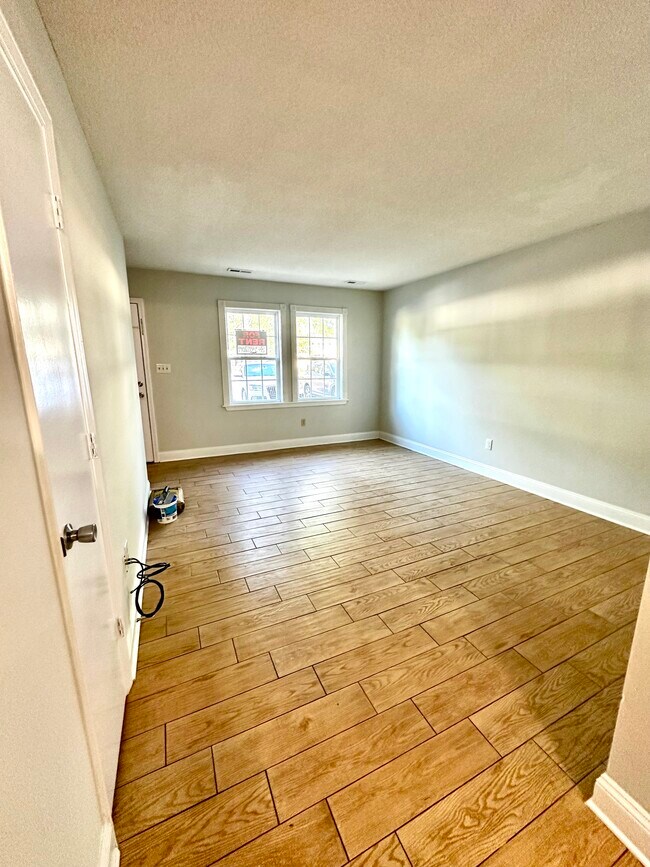 Foto del edificio - 1605 Fawn Vista Dr N