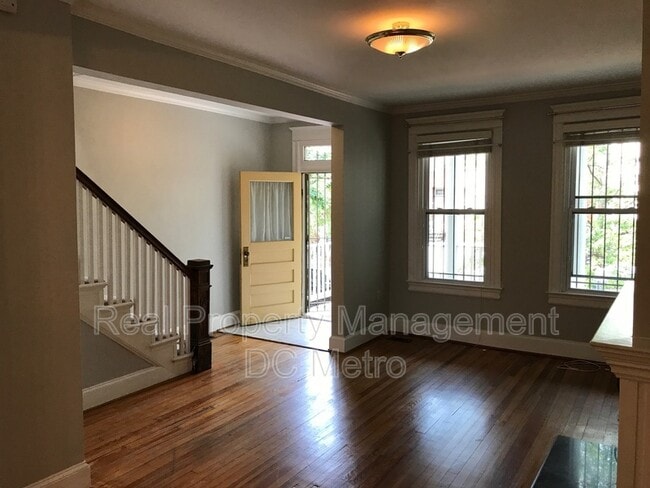 Building Photo - 309 9th St NE
