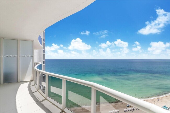 Foto del edificio - 15901 Collins Ave
