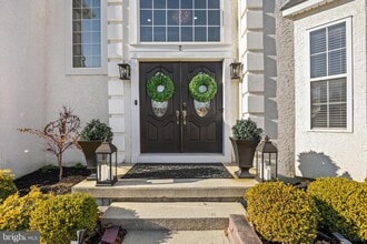 Building Photo - 7 Madison Ct