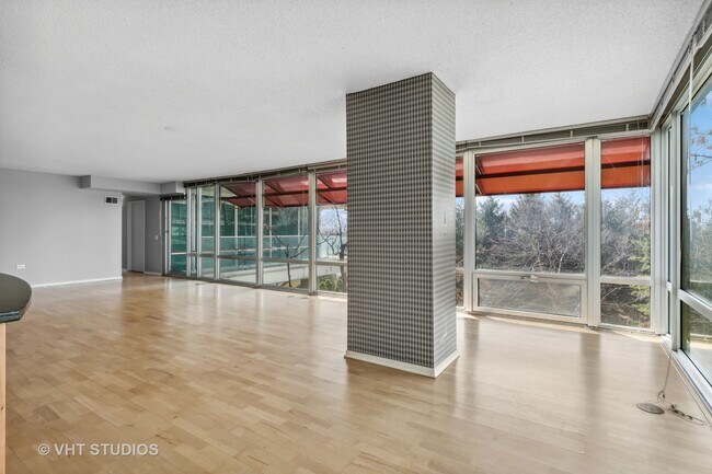 Building Photo - 9715 Woods Dr