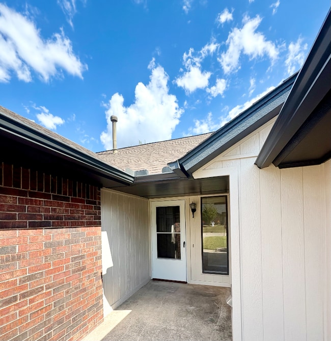 Building Photo - 1800 Cimarron Trail