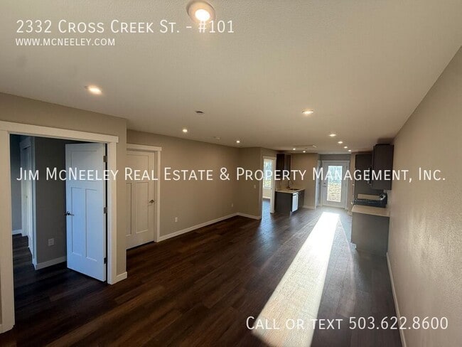 Building Photo - 2330 Cross Creek St
