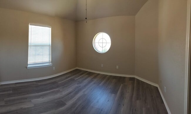 Building Photo - 8001 Case Dr