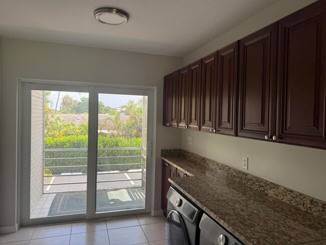 Building Photo - 11518 Landing Pl