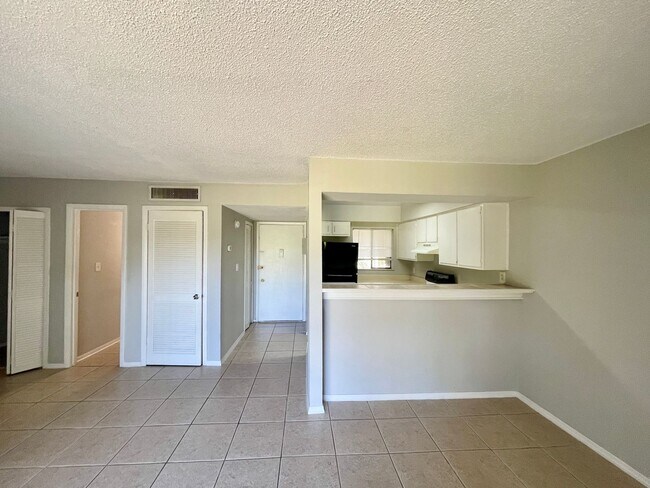 Foto del edificio - WINTER PARK WOODS CONDO