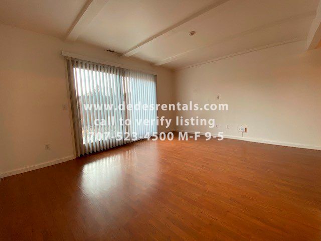 Foto del edificio - Two-Story townhouse in Larkfield/Wikiup area!