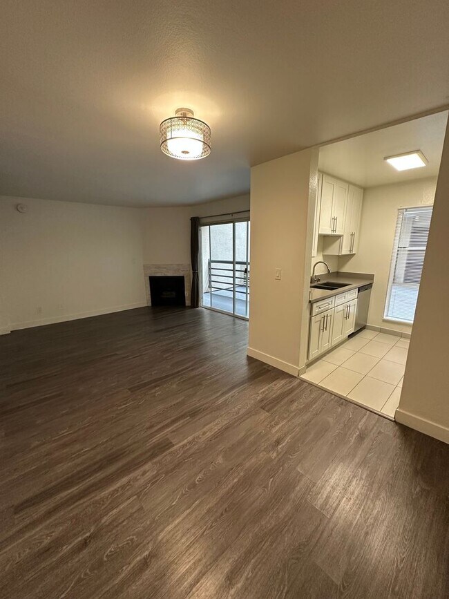 Foto del interior - 1250 N. June St. Los Angeles CA 90038