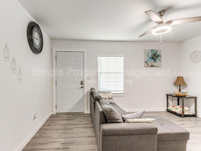 Building Photo - 425 Babb Dr