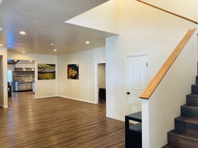 Foto del edificio - Magnificent Craftsman Style Custom Home