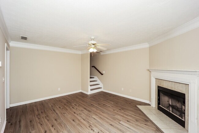 Building Photo - 10 Carey Ct