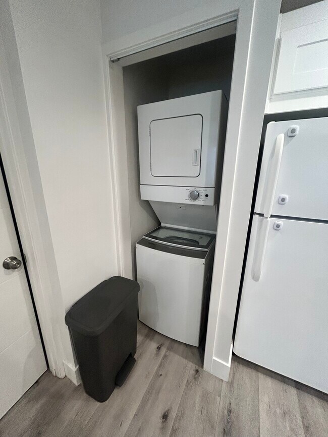 Lavadora y secadora incluidas - 8549 Elizalde Ave