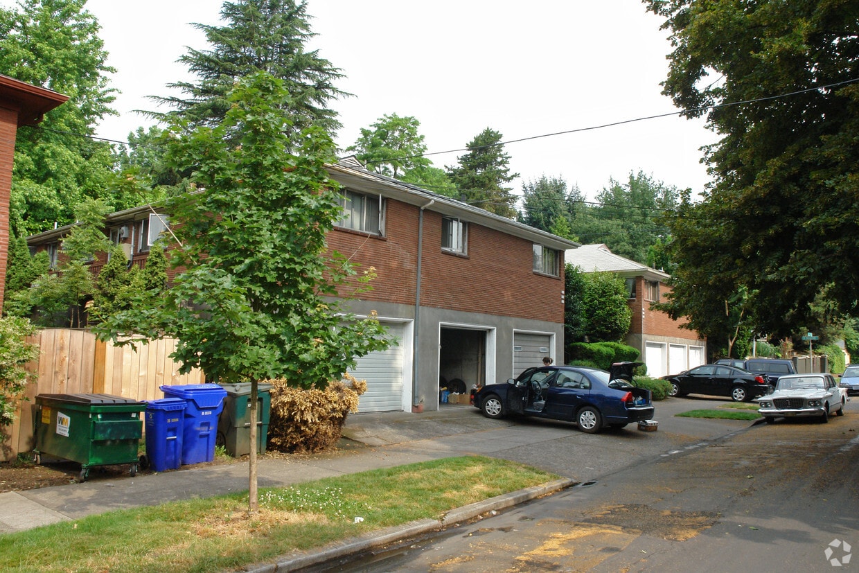 Building Photo - 807-817 SE 29th Ave