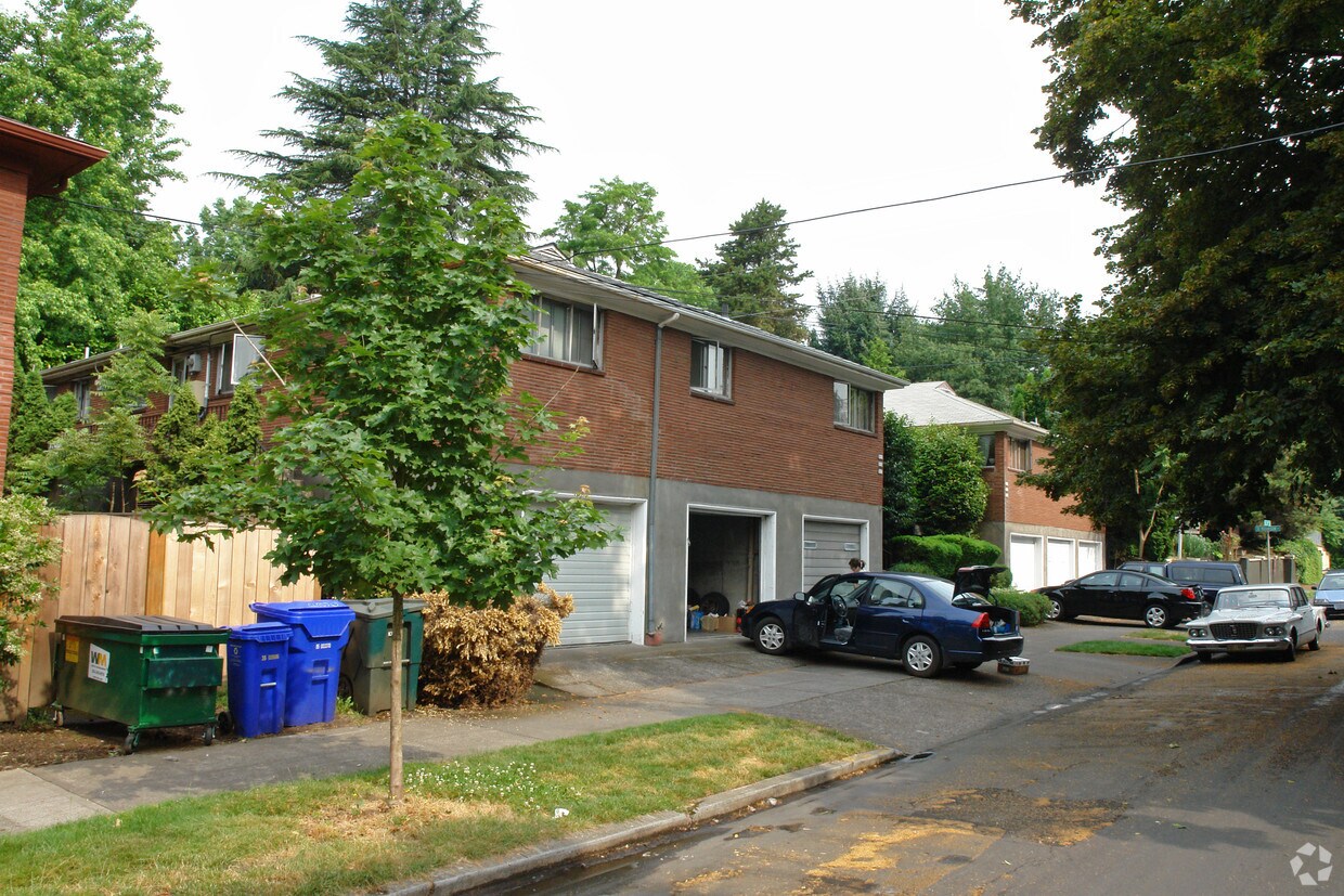 Foto del edificio - 807-817 SE 29th Ave