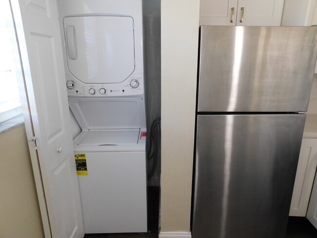 Building Photo - 611 Cypress Lake Blvd