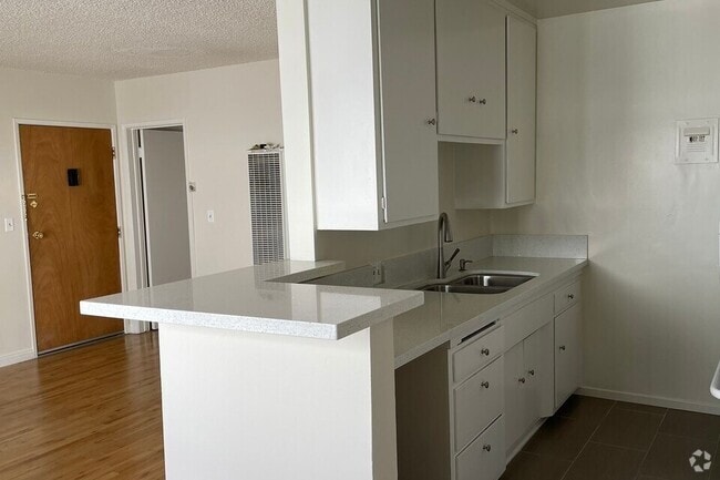 Building Photo - Malia's Apartments