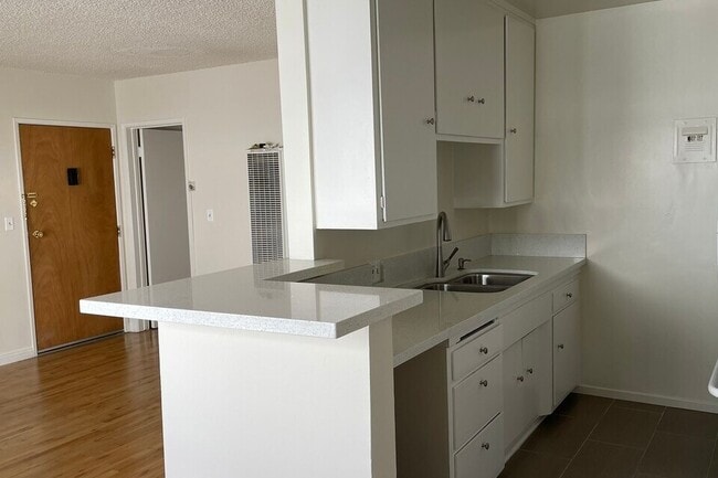 Building Photo - Malia's Apartments