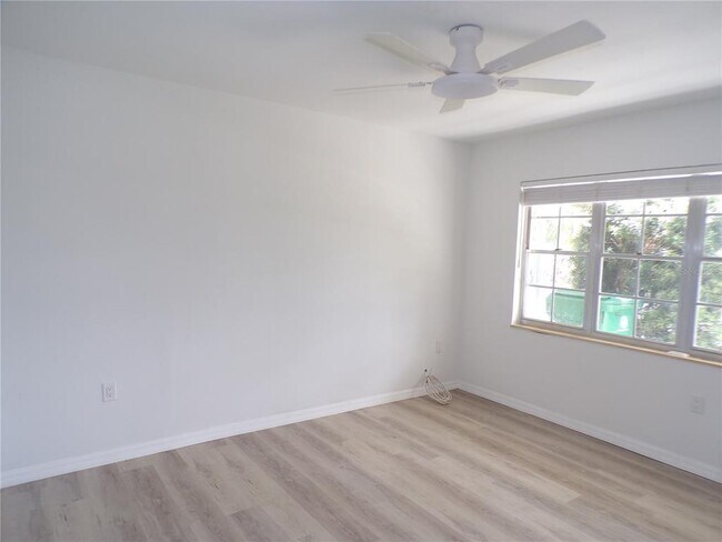 Building Photo - 421 Orchid Dr