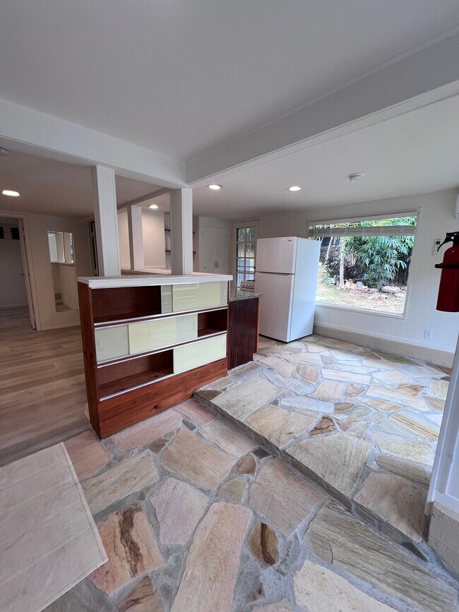 Main Entry - 99-1053 Halawa Heights Rd