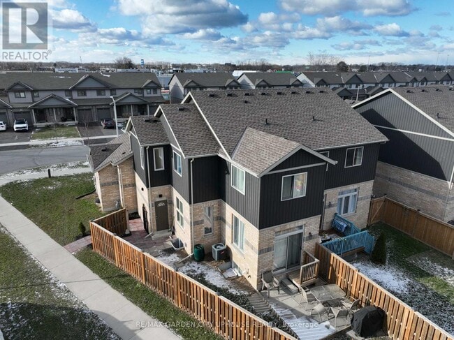 Photo du bâtiment - 11 Manhattan Ct.