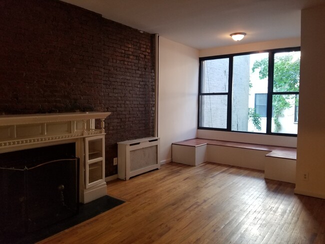 Living room - 55 W 74th St