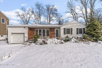 Building Photo - 191 Lakeshore Dr
