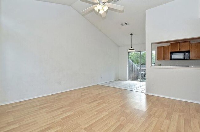 1015 E Yager Ln Unit 62 Austin Tx 78753 Condo For Rent In Austin Tx Apartments Com