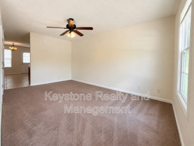 Foto del edificio - 2300 Raleigh Ct