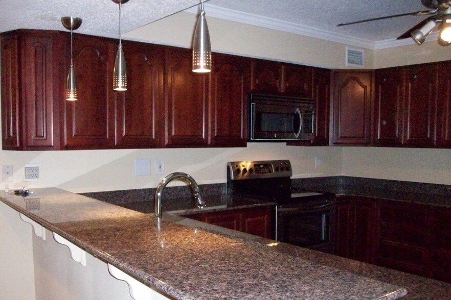 WRAP AROUND KITCHEN - 1500 W Esplanade Ave