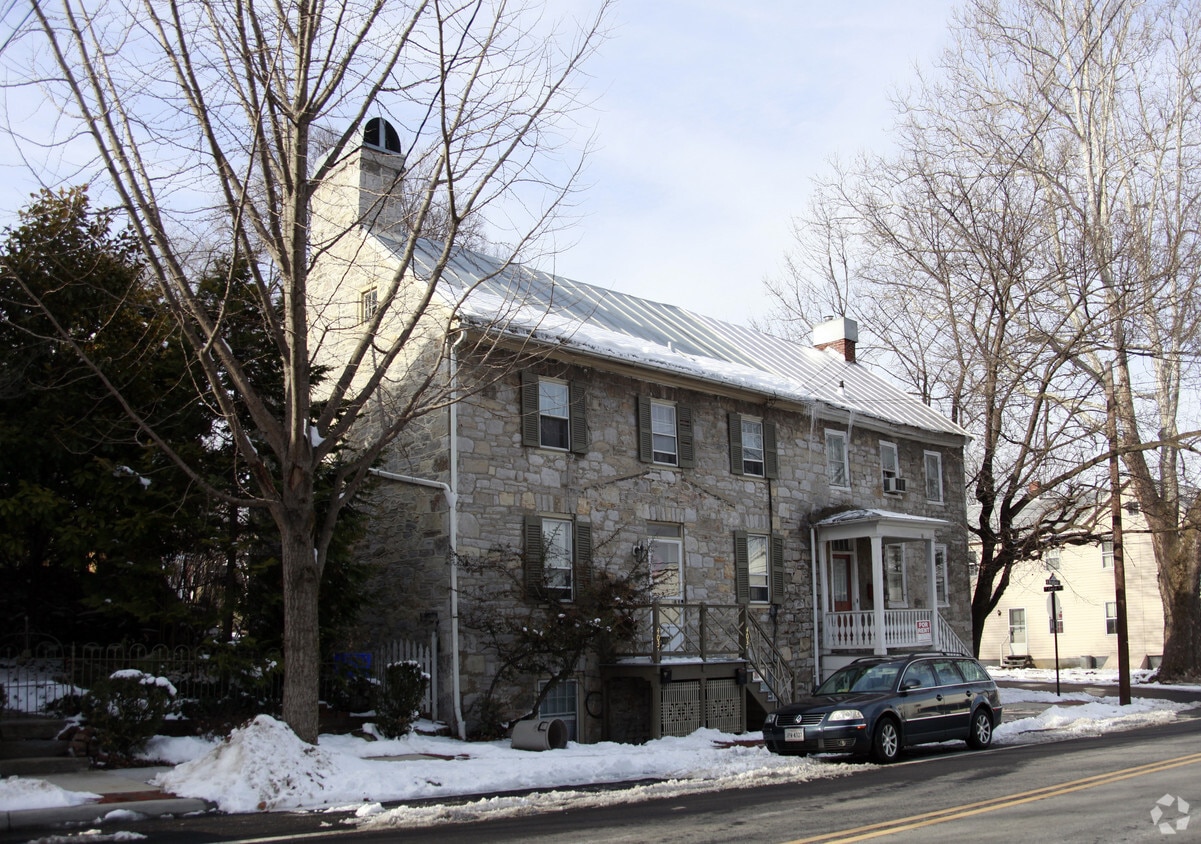 401403 S Braddock St, Winchester, VA 22601 Apartments in Winchester