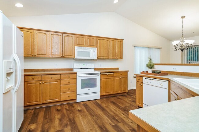 Foto del edificio - Beautiful, spacious home in Silverado neighborhood. MOVE-IN SPECIAL!!
