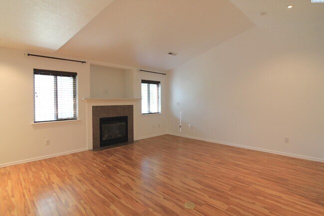 Foto del edificio - 3 bed/2 bath South Richland Rambler