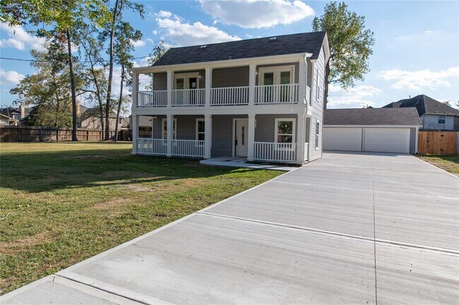 Building Photo - 13811 Lakeside Terrace Dr